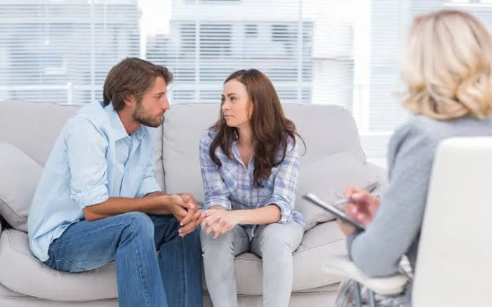 7 Signs Your Relationship Could Benefit From Couples Therapy Right Now