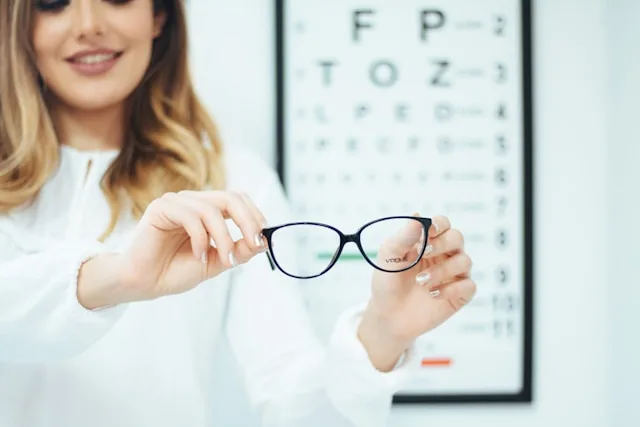 How an Eye Clinic Makes Vision Tests in Crowfoot More Convenient