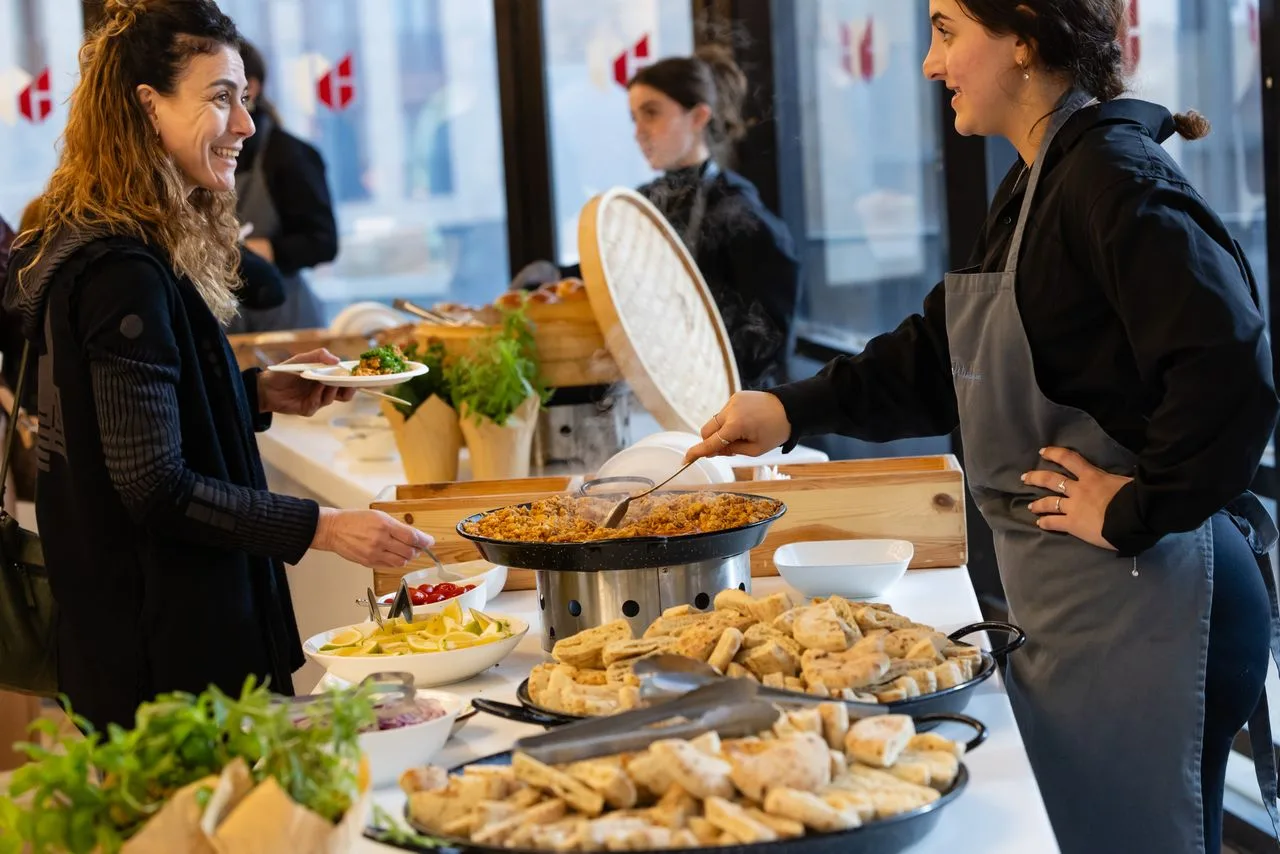 How Your Business Can Offer Meals For Hard-Working Employees