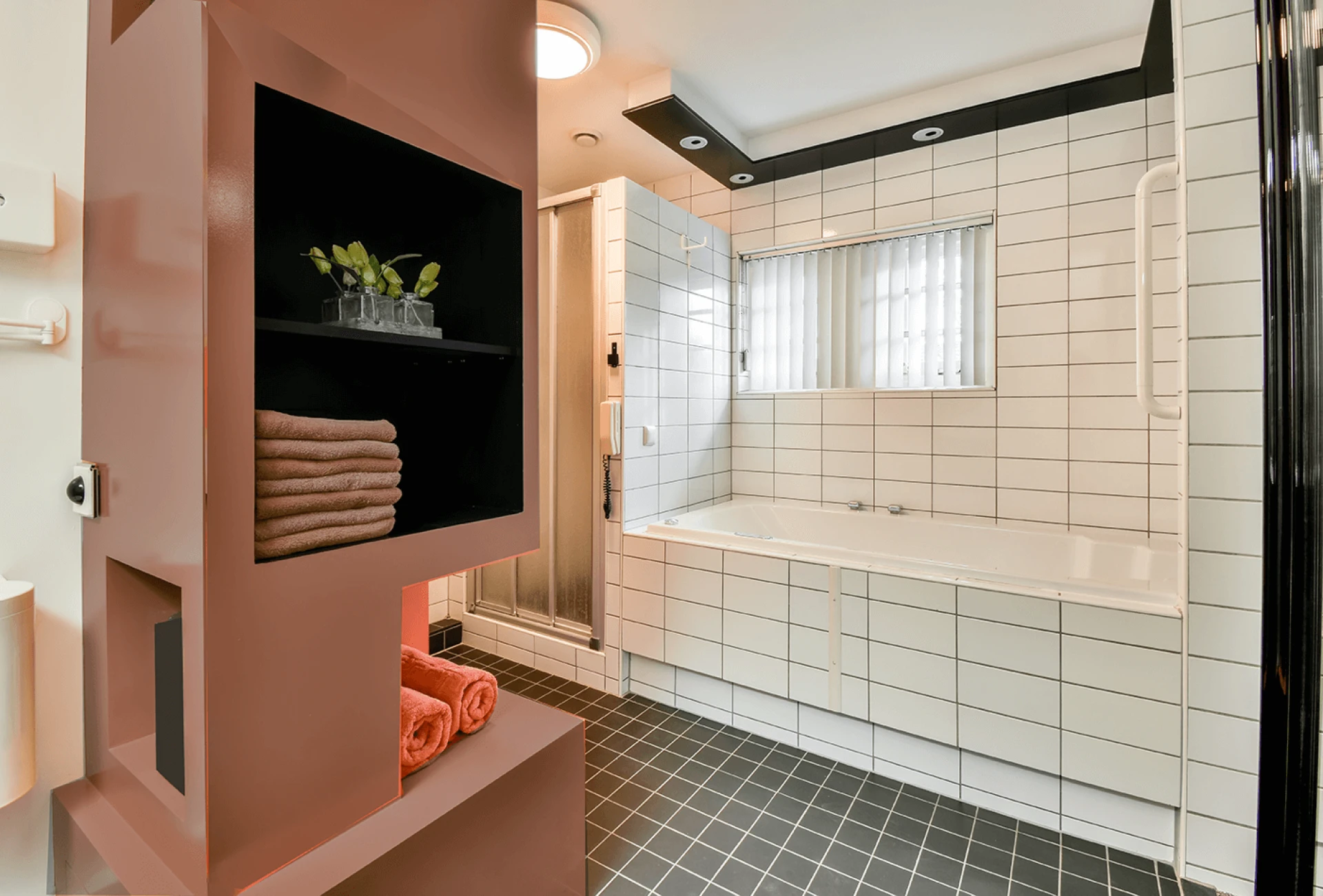 nature japandi bathroom