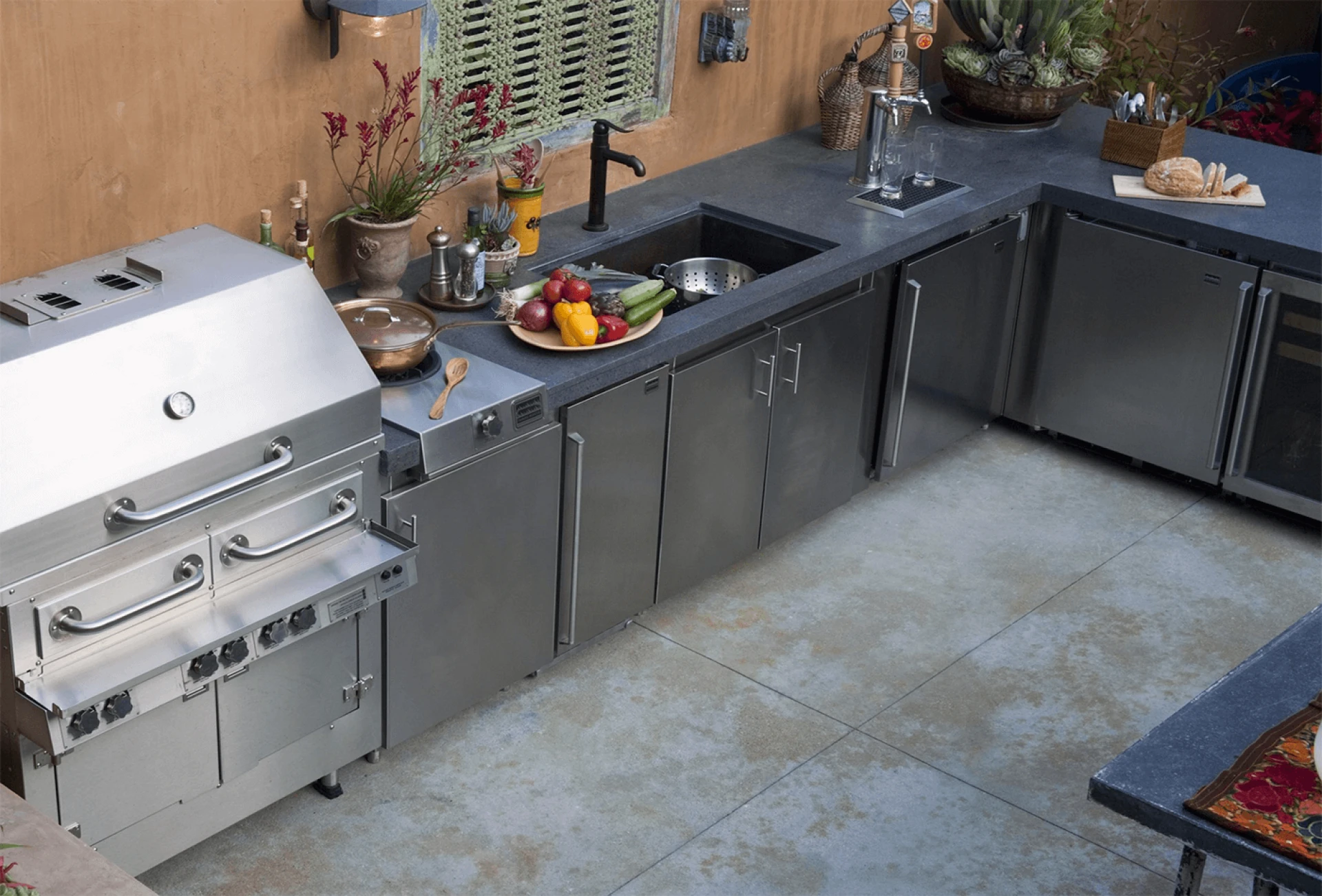 outdoor kitchen - storage