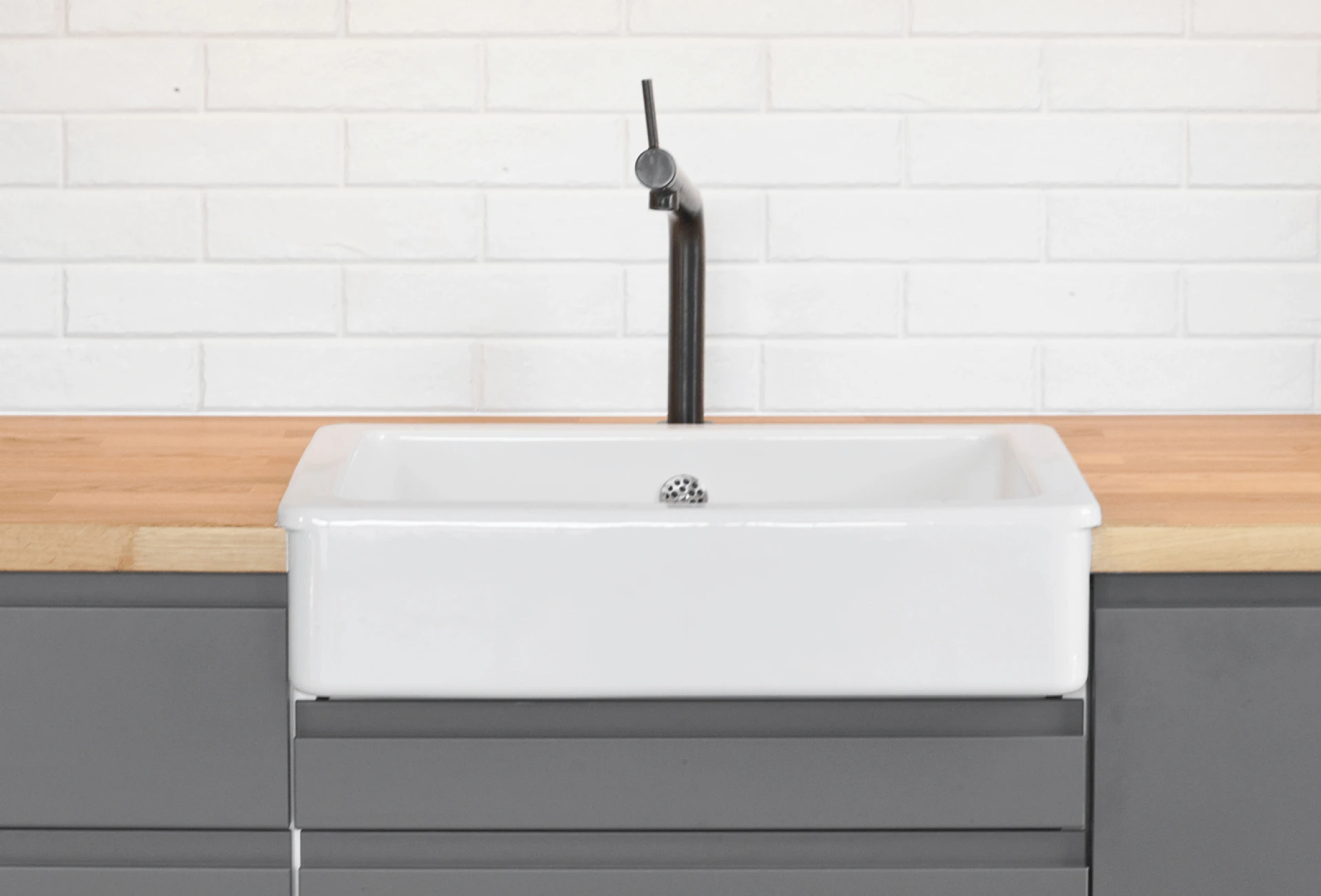 farmhouse sink