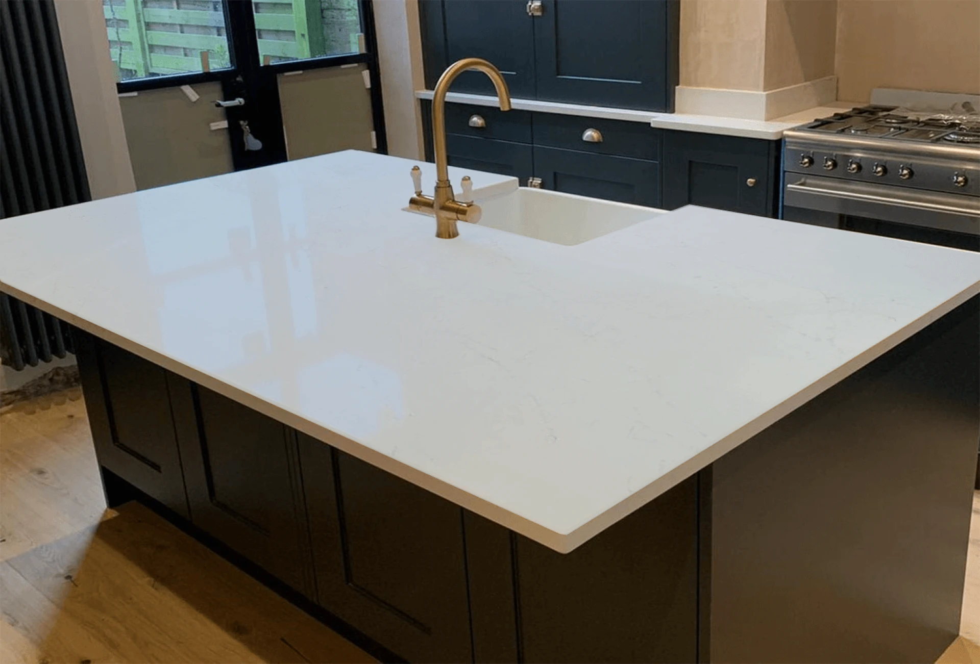 Calacatta Shimmer Quartz Stone