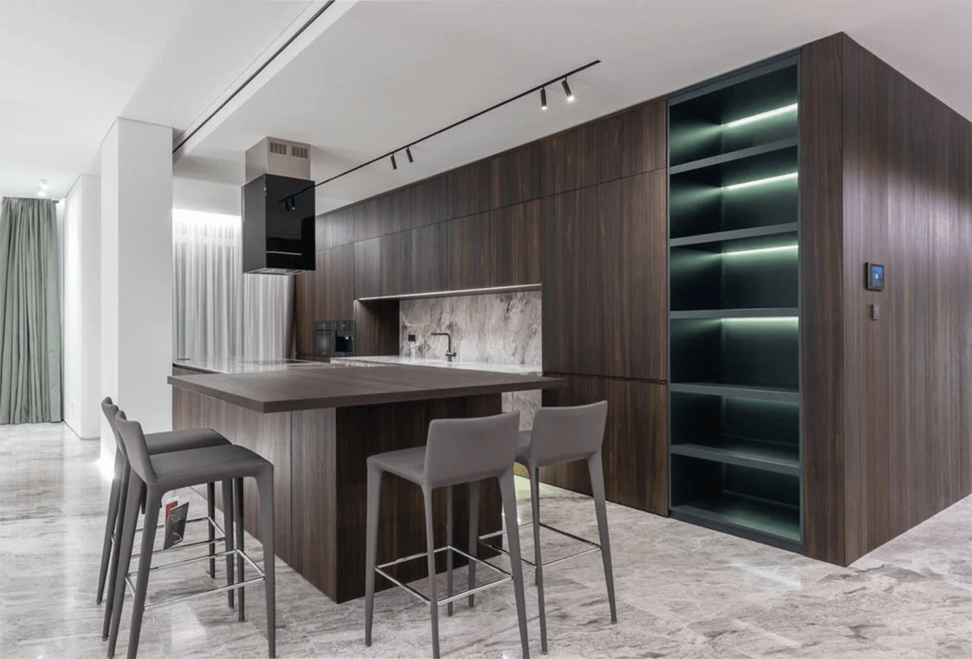 Pick Deep Tones for Large Kitchen Design