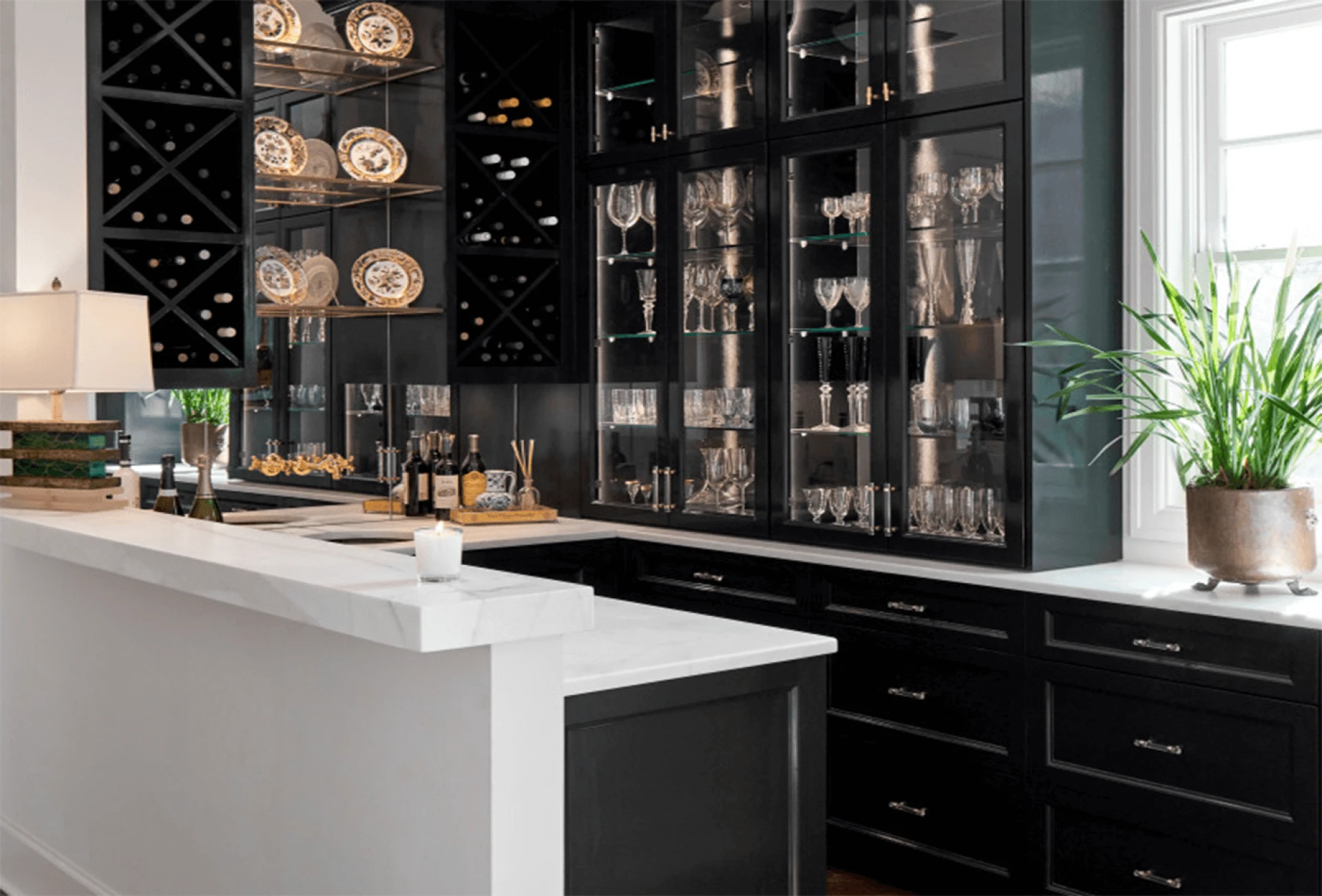 Complete Your Large Kitchen Design With a Home Bar