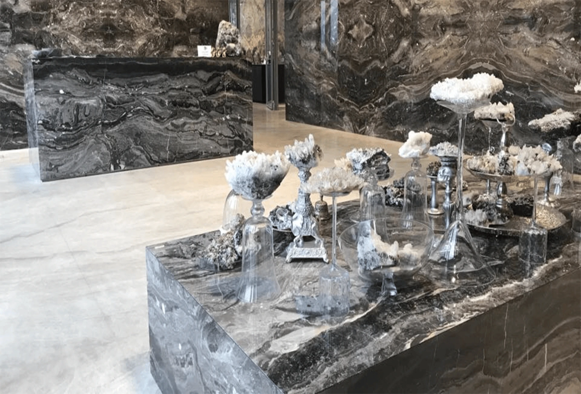 Arabescato Orobico Marble - Dark Counter White Cabinet