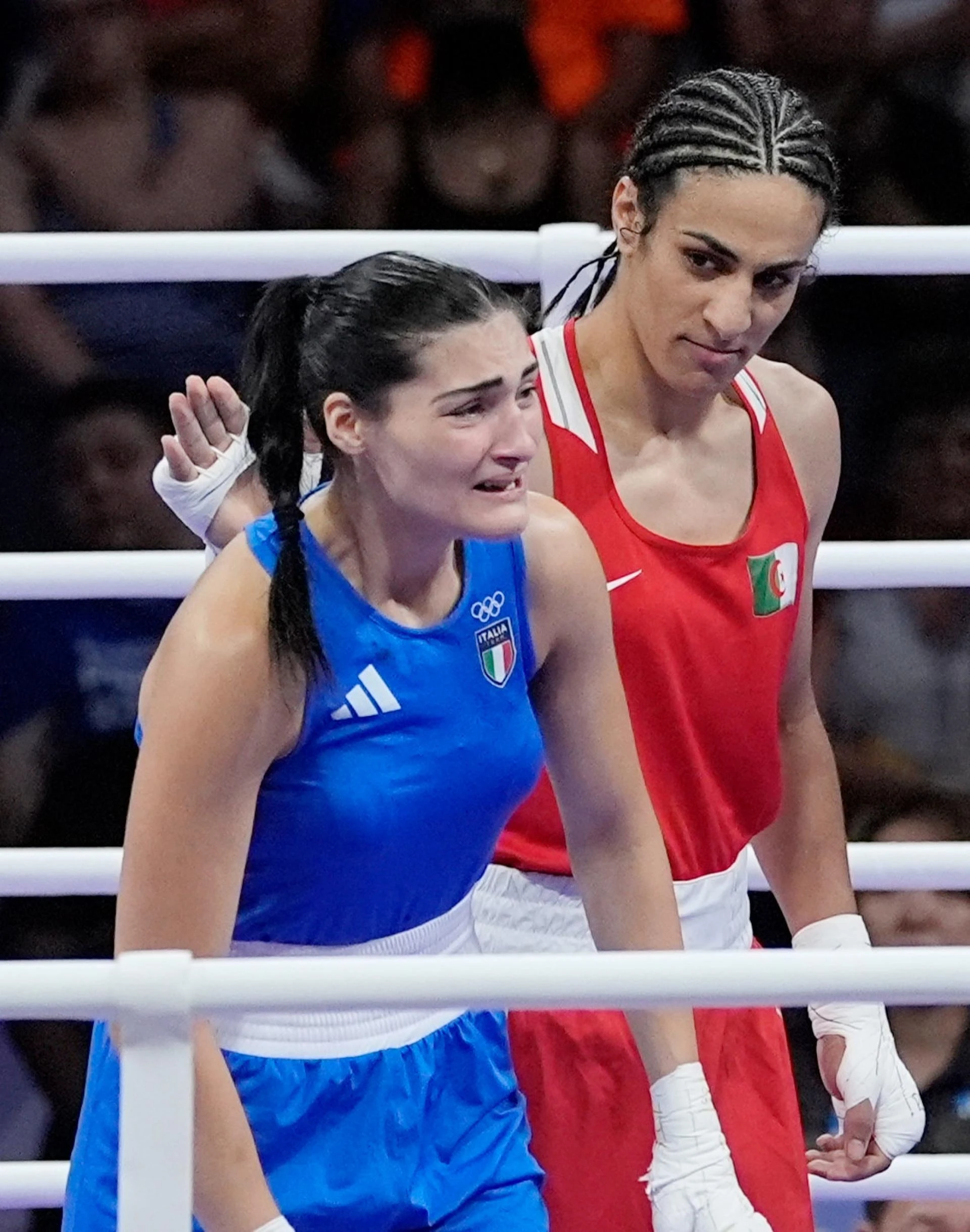 Imane Khalif (Algeria, right), a female boxer whose gender is controversial, is comforting her opponent Angela Carini (Italy), who withdrew 46 seconds into the match in the round of 16 of the women\'s 66kg boxing event at the Paris Olympics on the 1st. Paris=AP Newsis