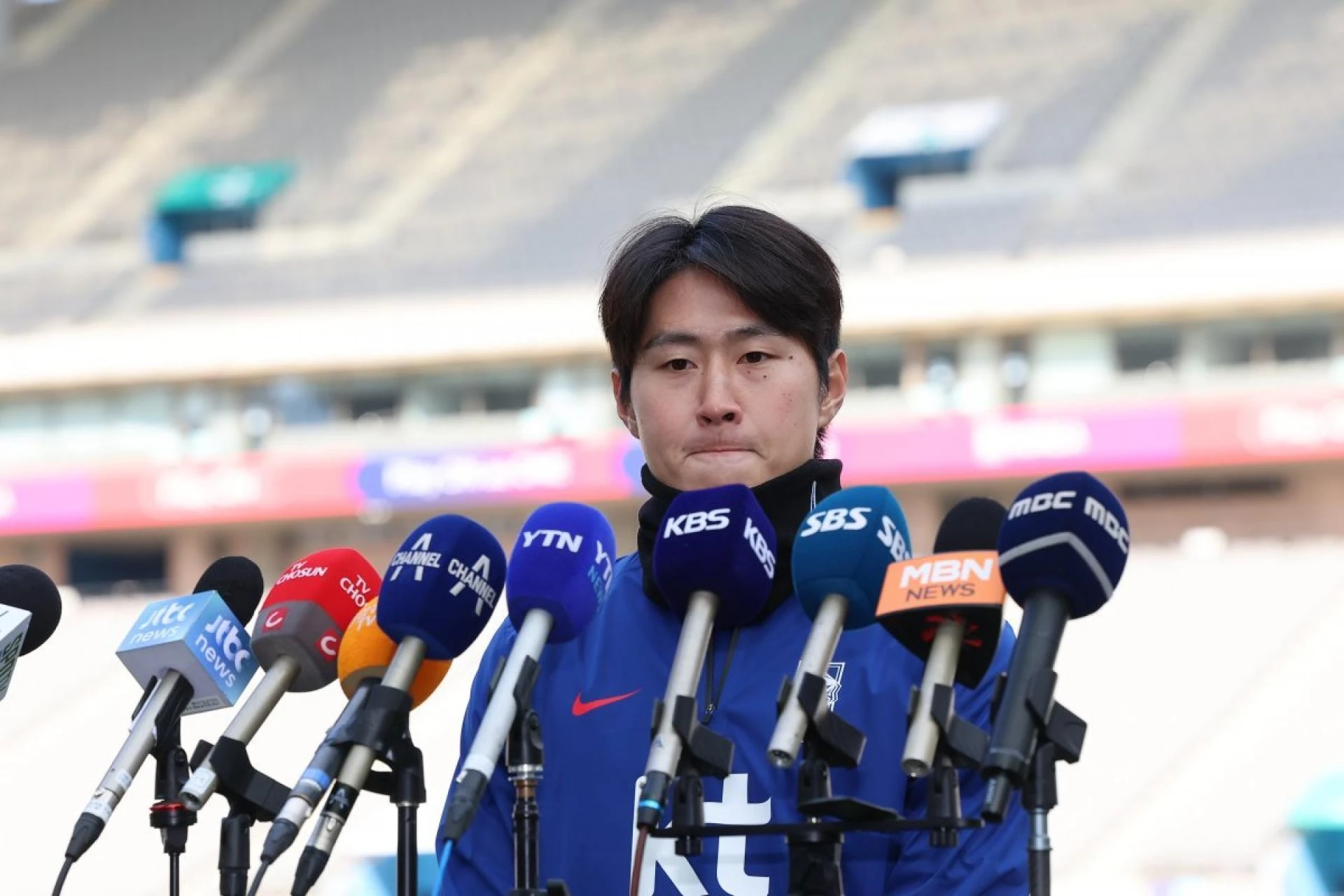 Lee Kang-in of the Korean national soccer team is expressing his feelings about the controversy over the lower pole during the Asian Cup before joining training ahead of the 2026 FIFA North and Central America World Cup Asian region second qualifying match against Thailand at Seoul World Cup Stadium in Mapo-gu, Seoul on the afternoon of the 20th. 2024.3.20 News 1