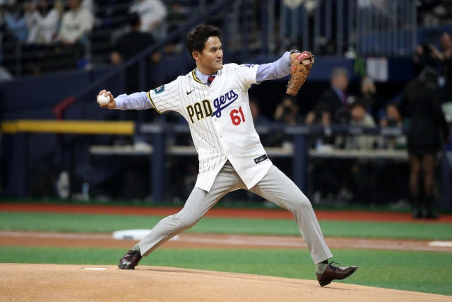 Yahoo Sports AM: Play ball!
