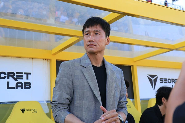 이정효 감독, 광주와 함께한다... 2027년까지 동행 연장 < 축구 < 스포츠 < 기사본문 - 한스경제