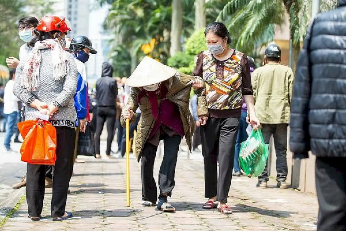 apec-group-project-“zero-cost-happy-supermarket”-dispenses-hope-to-vietnam’s-poor