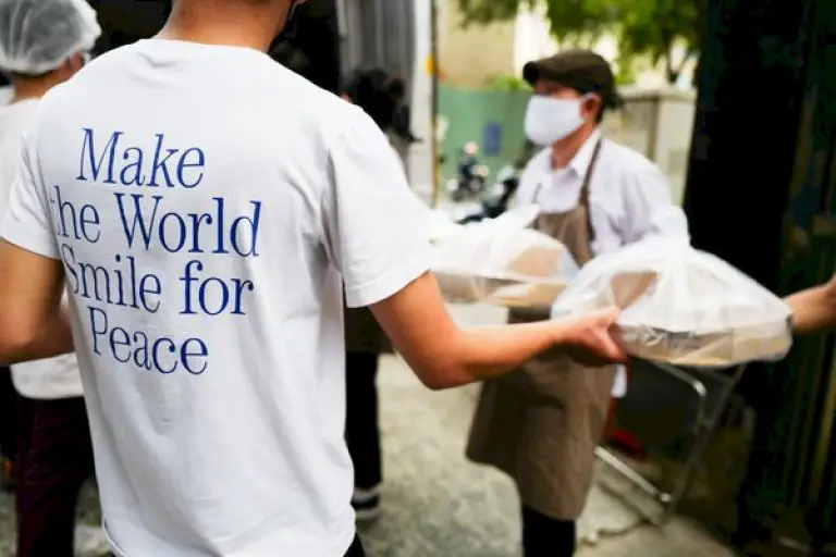 Pizza 4P’s donated meals to health workers in Ho Chi Minh City and Hanoi, in cooperation with Mekong Capital