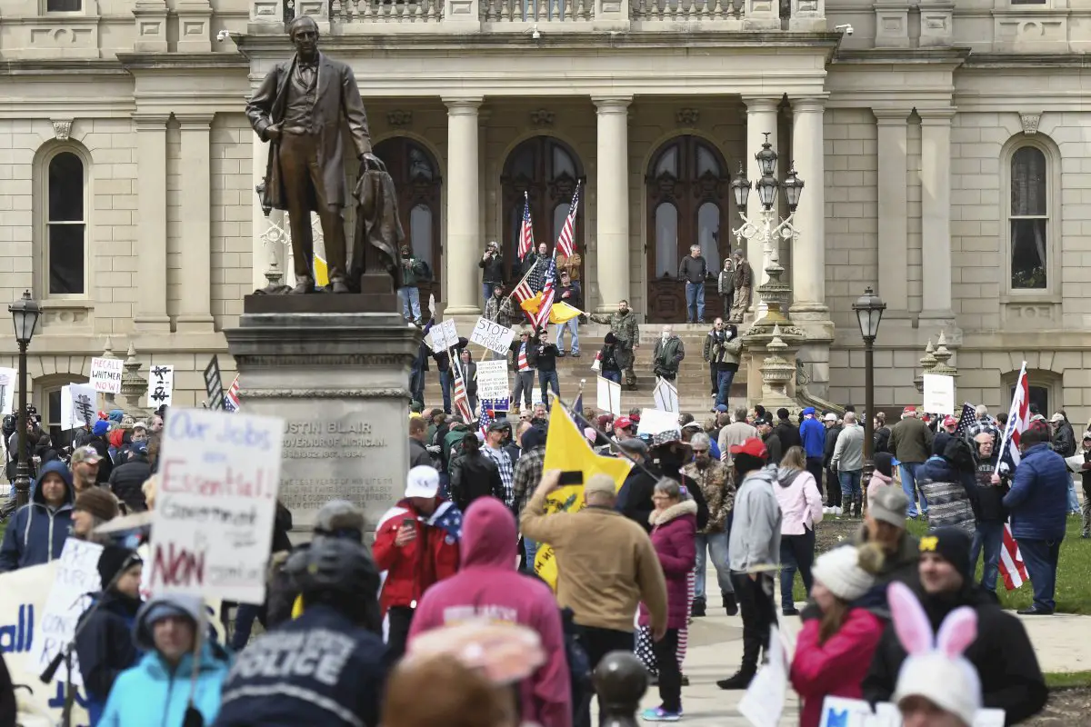 conservative-activists-return-to-michigan’s-capitol-as-lawmakers-authorize-lawsuit-challenging-governor’s-powers