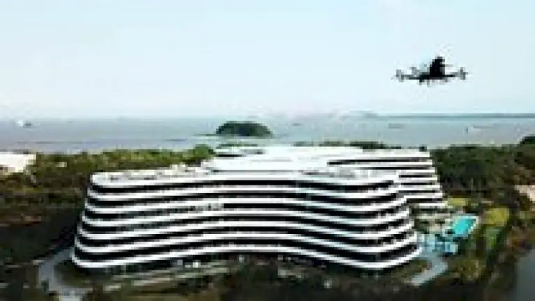 A passenger drone hotel and other technology news