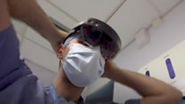 Coronavirus: Mixed reality headsets help medics treat Covid-19 patients