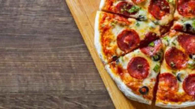 Man makes money buying his own pizza on DoorDash app