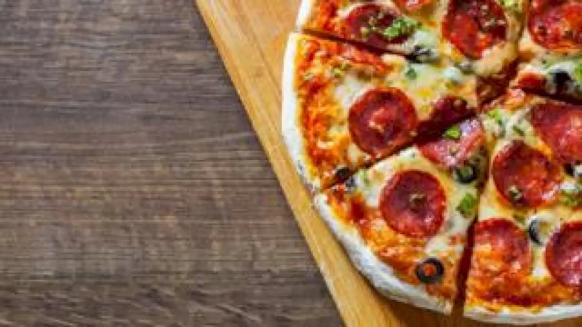 man-makes-money-buying-his-own-pizza-on-doordash-app