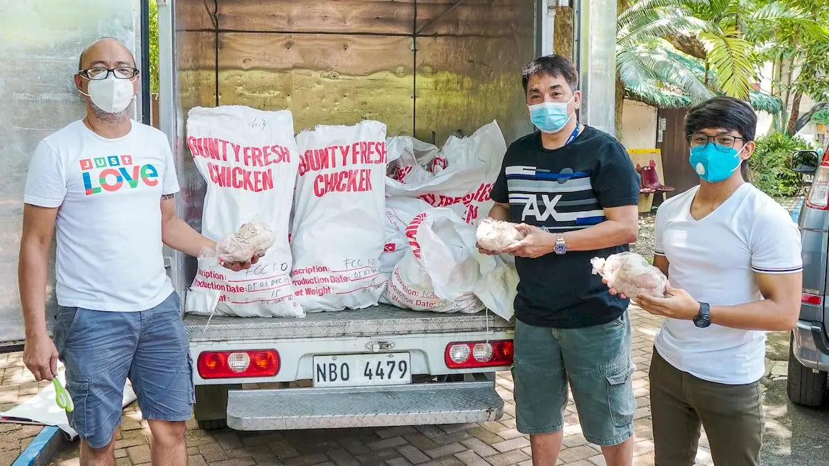 bounty-donates-2,000-kgs-chicken-to-feed-manila-zoo-animals