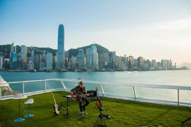 Canto-pop Superstars Sam Hui & Aaron Kwok hold Free Online Concert at Hong Kong’s Harbour City