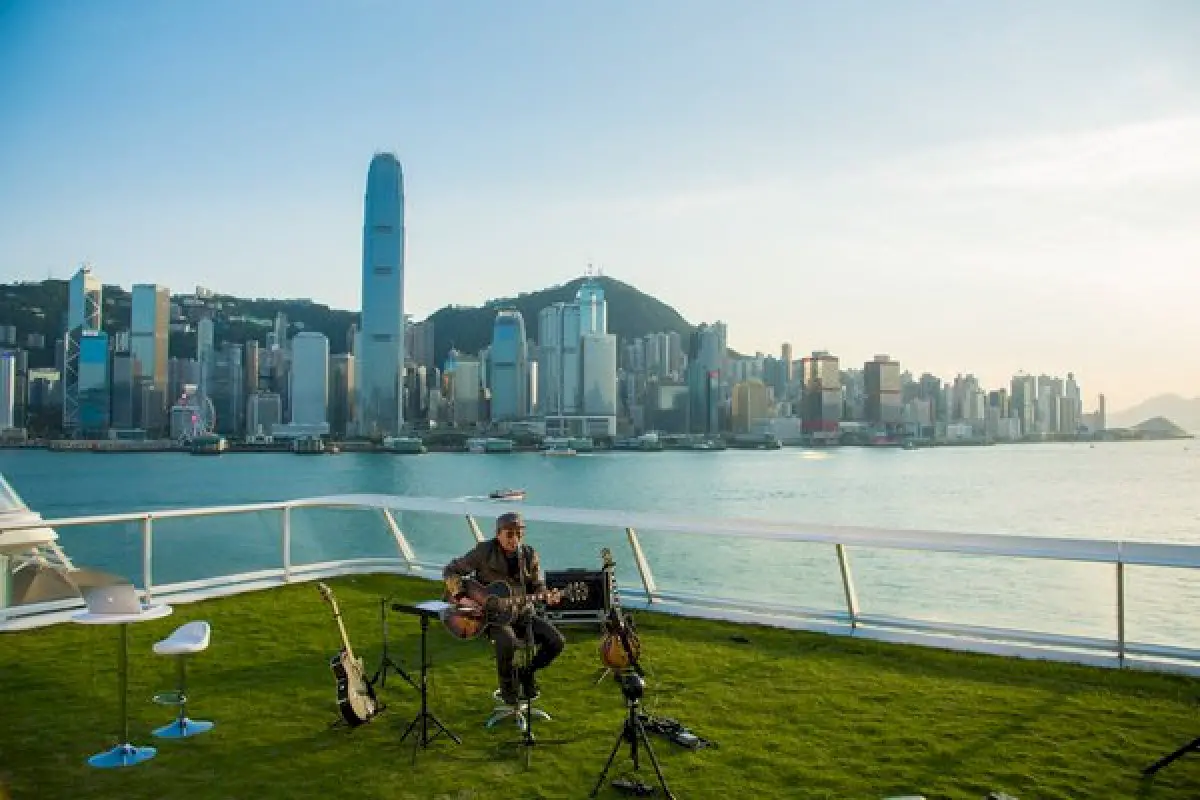 canto-pop-superstars-sam-hui-&-aaron-kwok-hold-free-online-concert-at-hong-kong’s-harbour-city