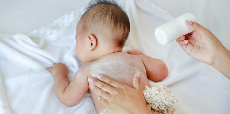 Moms, Ini 5 Manfaat Bedak Bayi yang Bagus Untuk Si Kecil