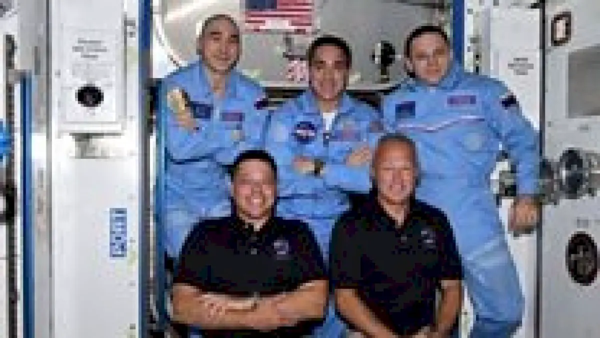 spacex-nasa-mission:-astronauts-welcomed-to-the-space-station