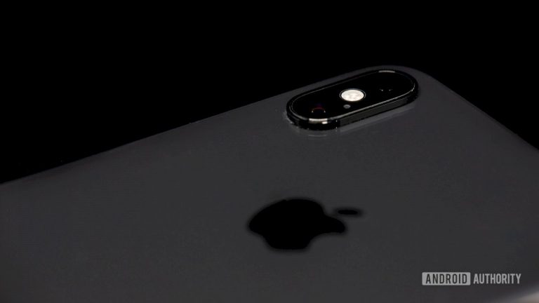 Judge approves lawsuit accusing Apple of lying about poor iPhone shipments