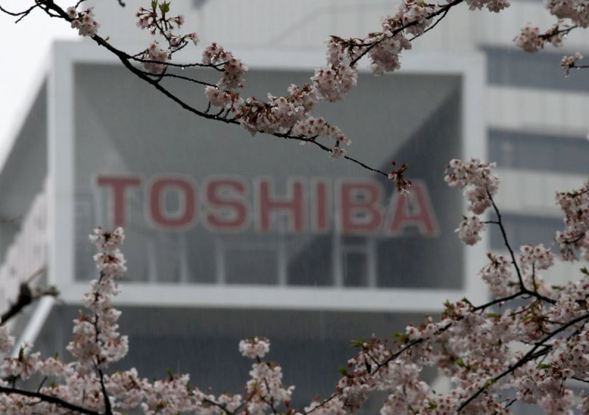 toshiba-forecasts-annual-profit-drop-vs-rise-expected,-limited-virus-impact