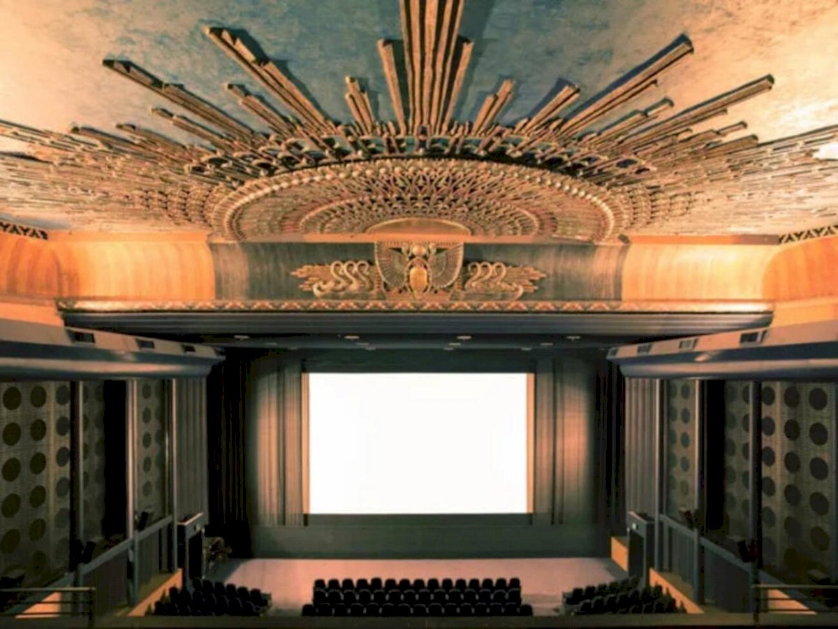 netflix-is-buying-the-egyptian-theater:-these-theaters-should-be-next