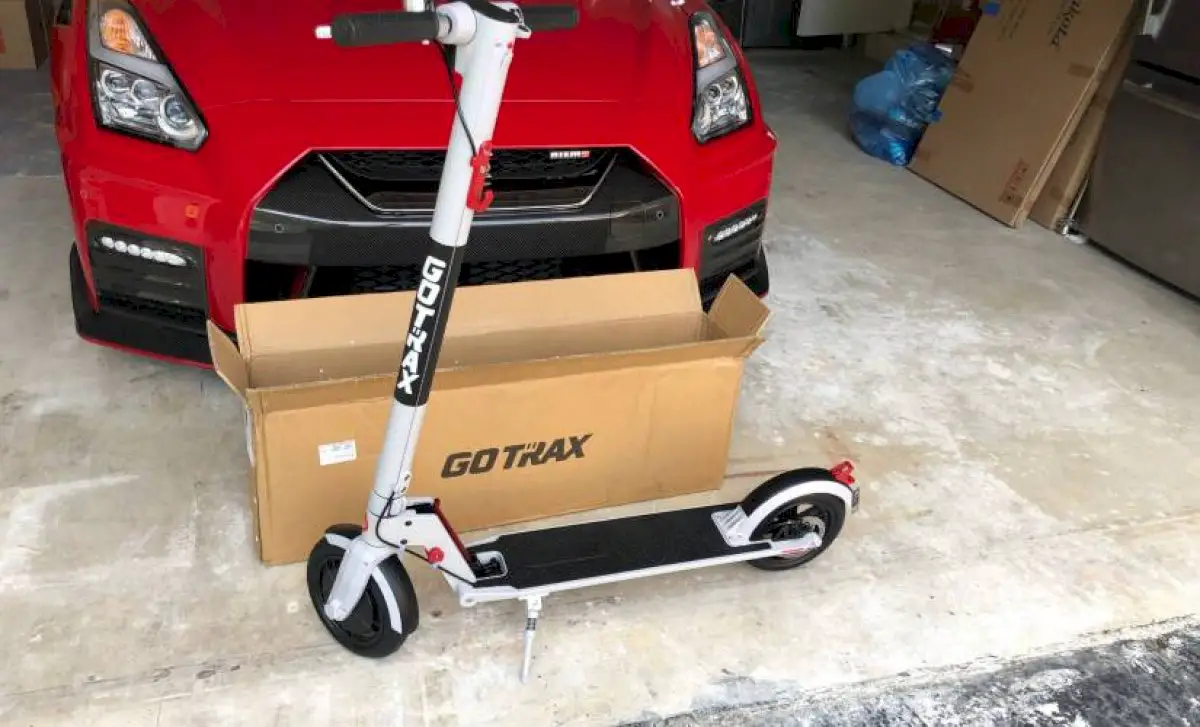 gotrax-xr-elite:-an-electric-scooter-with-kick