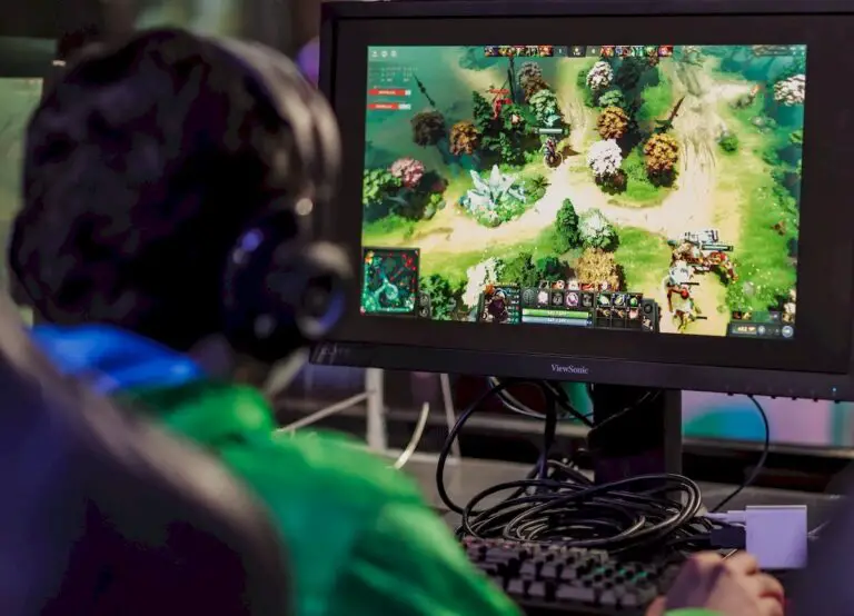 Smart unveils first 5G-powered esports hub in PH