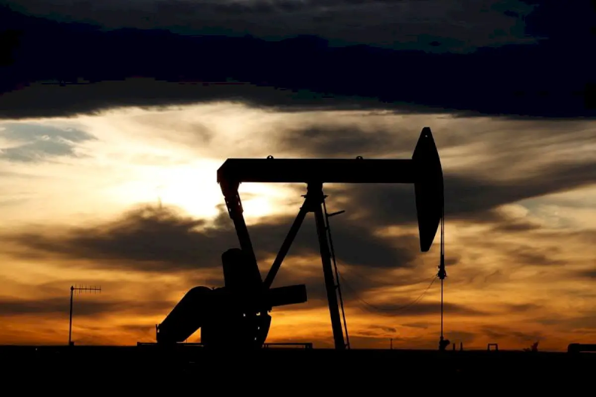 oil-edges-higher-on-hopes-for-us.-stimulus,-demand-recovery
