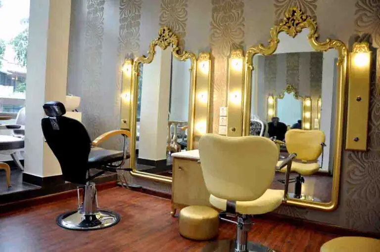 Key Reasons to Adopt Technology for the Salon Center
