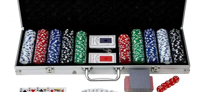 Play Poker Online : Benefits of Playing Online Poker Games