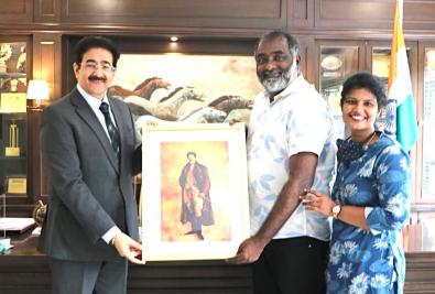 Sandeep Marwah Presented with Painting by Shreethar