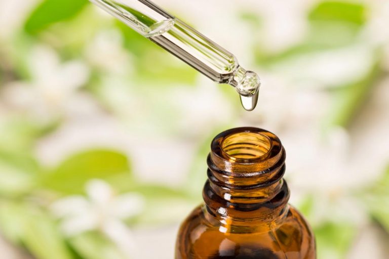 5 Benefits and Uses for Mace Essential Oil