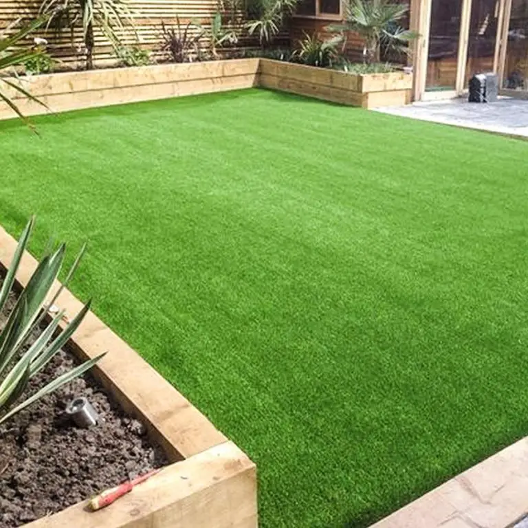 Putting artificial golf grass estero: