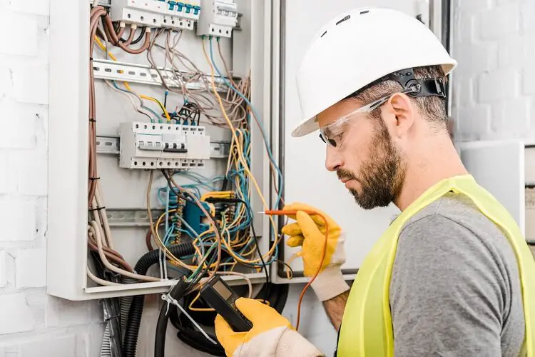 What To Expect From A 24-7 Electrician?