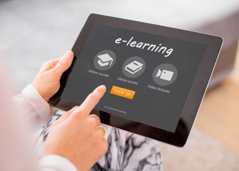 8 Essential Features of Educational Software Development