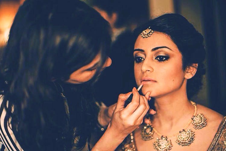 Tips to choose the best makeup artist for your big party!Tips to choose the best makeup artist for your big party!