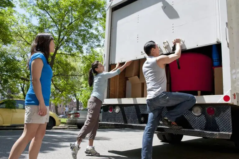 How to choose removals in Birmingham you can trust on?