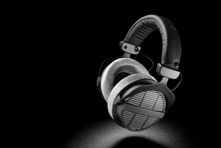 What are open back headphones and which are the best for a listener?