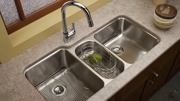 How to clean easier tip the kitchen sink