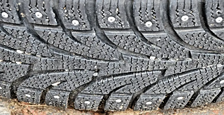 How to choose the best-studded snow tires?