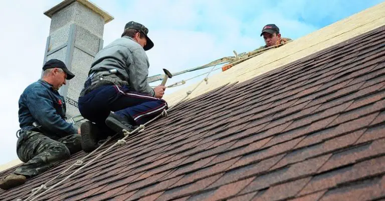 Four Tips To Choose A Professionally Trained Roofing Contractors