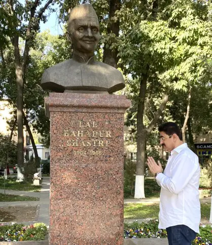 Sandeep Marwah Paid Gratitude to Shastri in Tashkent