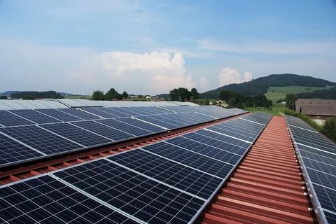 Advantages of Solar Panel Systems: Lower Energy Costs