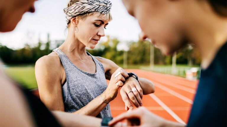 Get Motivated to Stay Healthy with the Help of Fitness Trackers