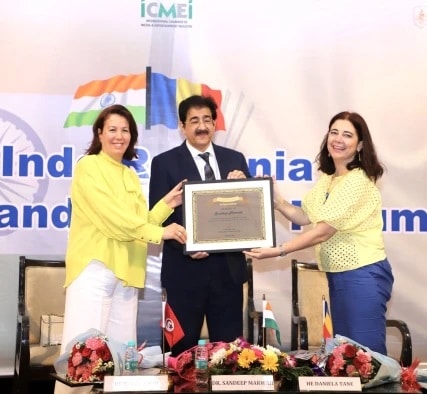 Sandeep Marwah Honored for His Services to Romania