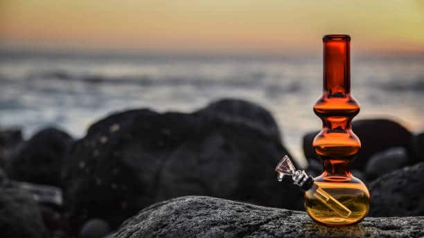 Why are bongs the most selling smoking accessories in India?